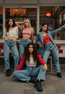 Top 7 Cute ’90s Style Outfits Making a Major Comeback